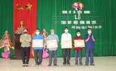 Trao huy hiệu 55, 50, 40, 30 năm tuổi Đảng cho các đảng viên ở xã Điền Hạ và Điền Quang